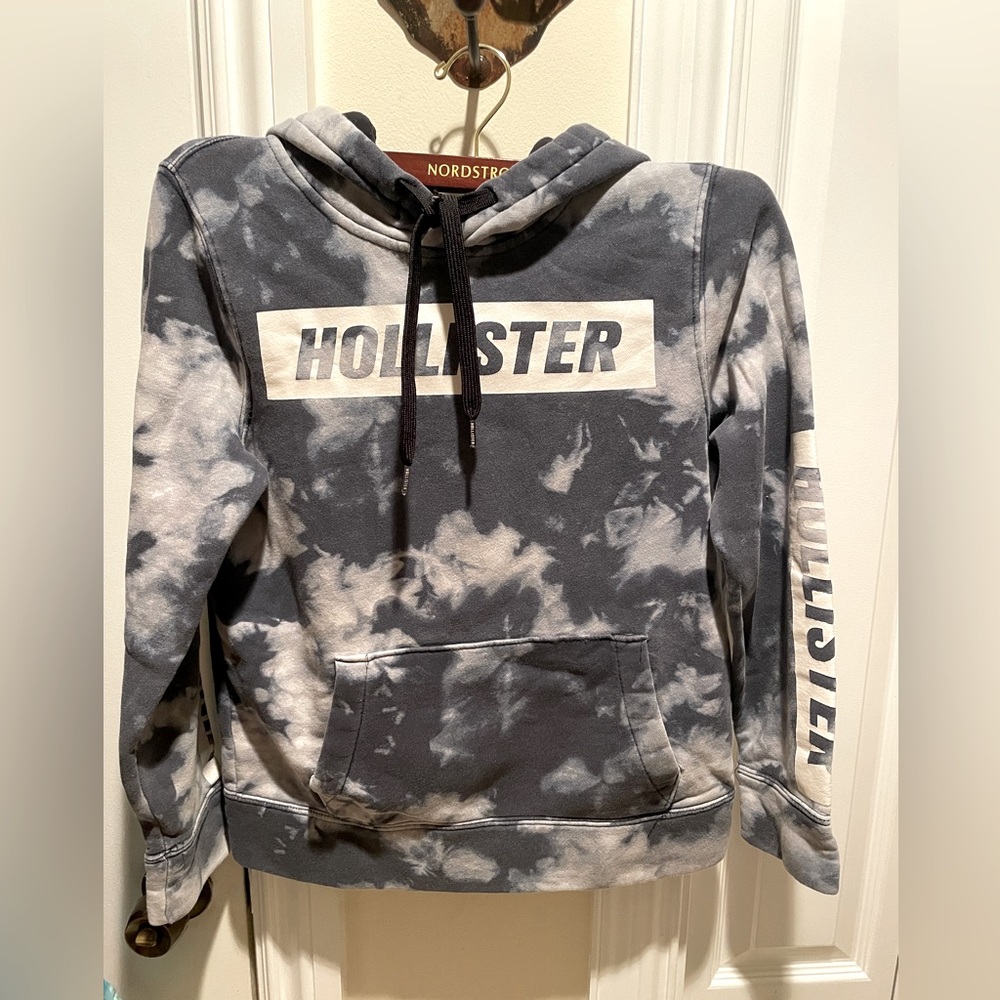 Hollister XS Hoodie California and Hollister on sleeves.